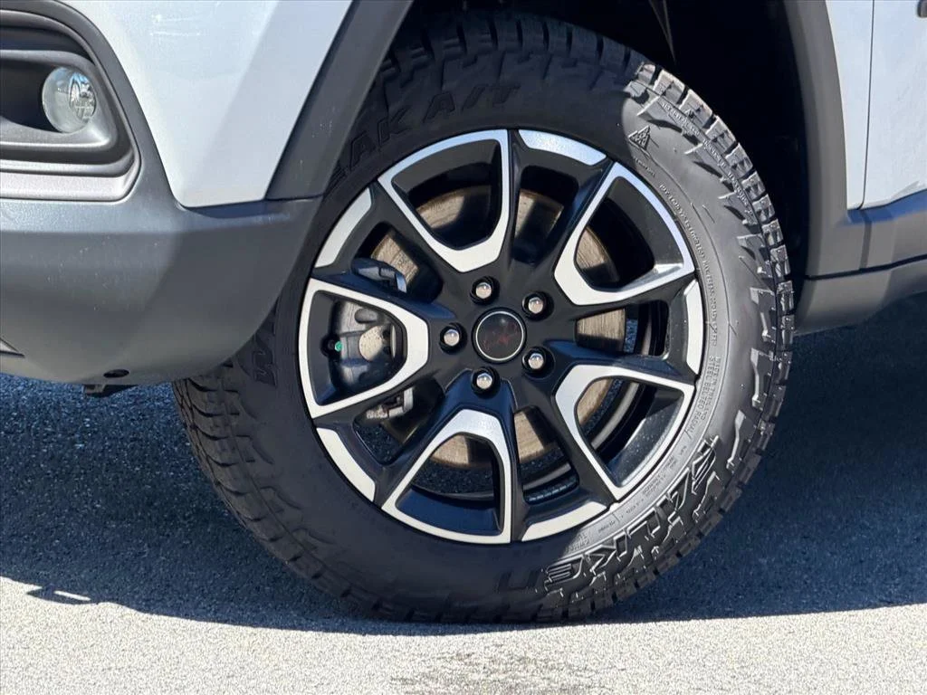 Used 2026 Silver Jeep Trailhawk image 28