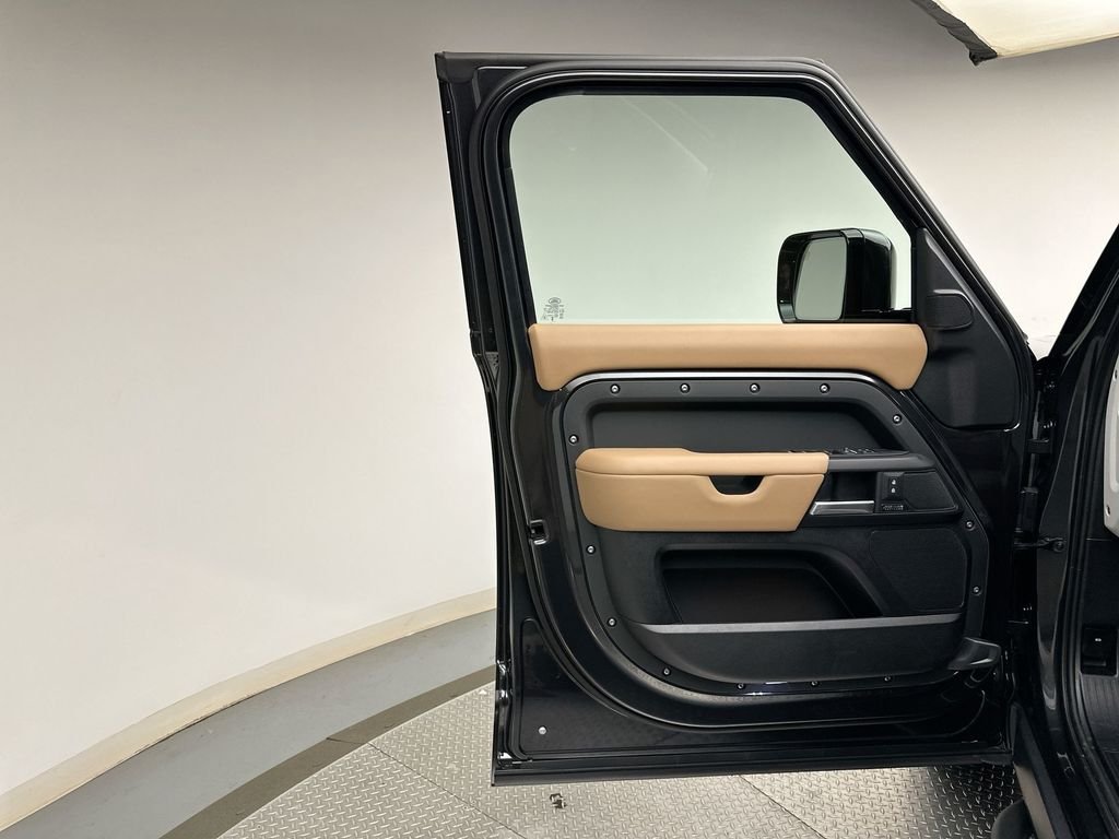 New 2026 Carpathian Grey Land Rover X-Dynamic SE image 9