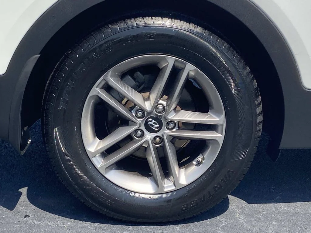 Used 2017 White Hyundai 2.4 Base image 9