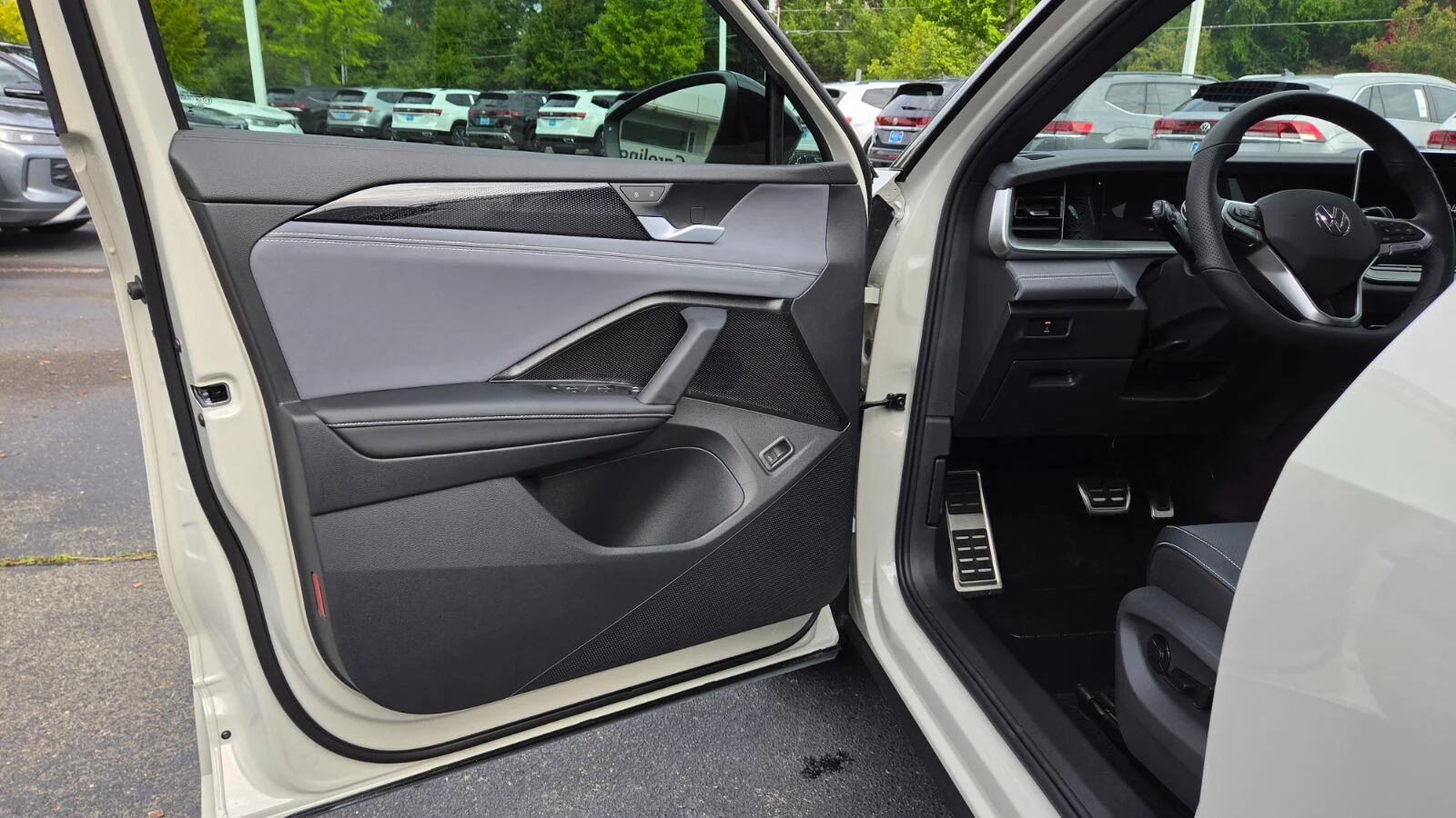 New 2026 Sandstone Volkswagen SE R-Line Black image 19