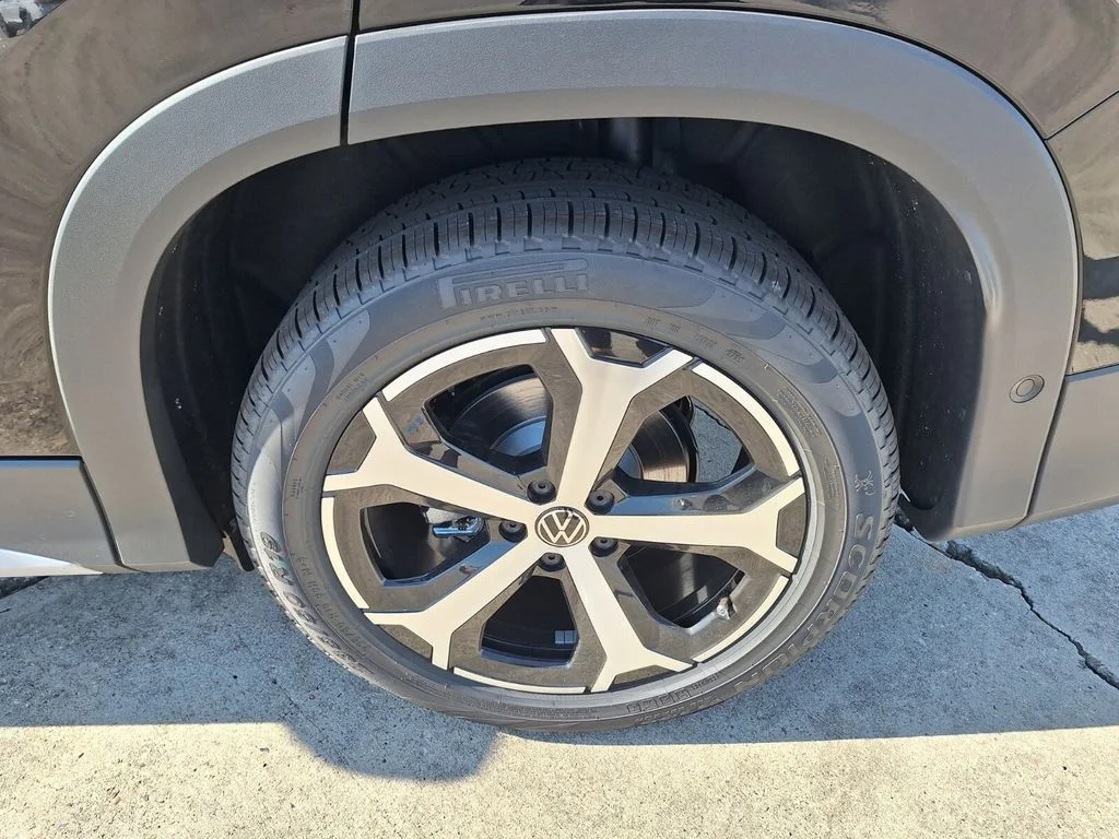 New 2026 Black Volkswagen 2.0T SE image 21