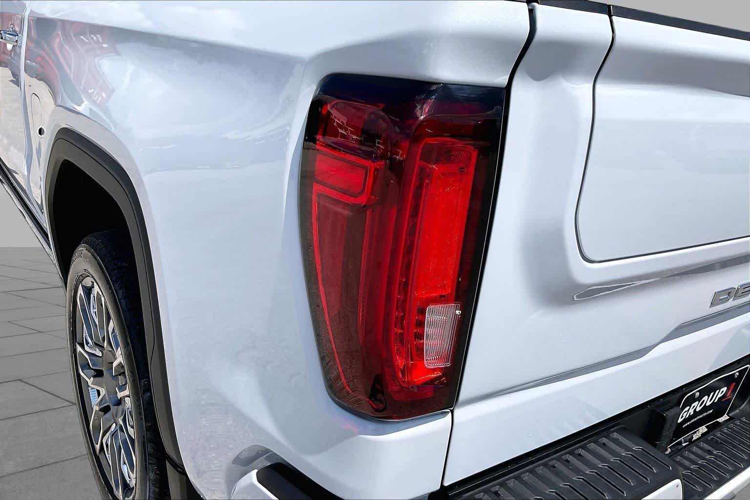 Used 2026 Glacier White Tricoat GMC Denali Ultimate image 29