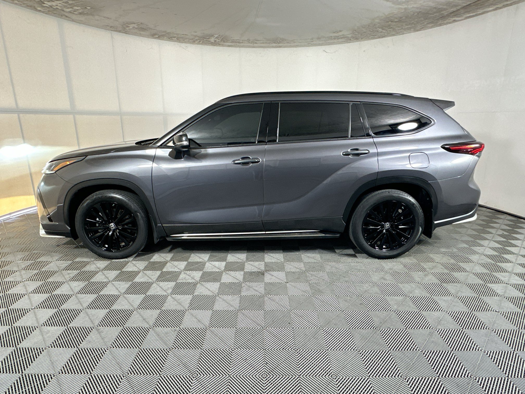 Used 2024 Magnetic Gray Metallic Toyota XSE image 6