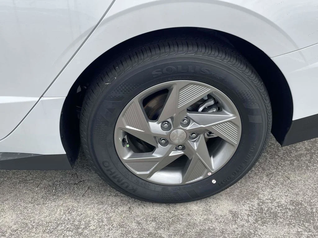 New 2026 White Hyundai SE image 23