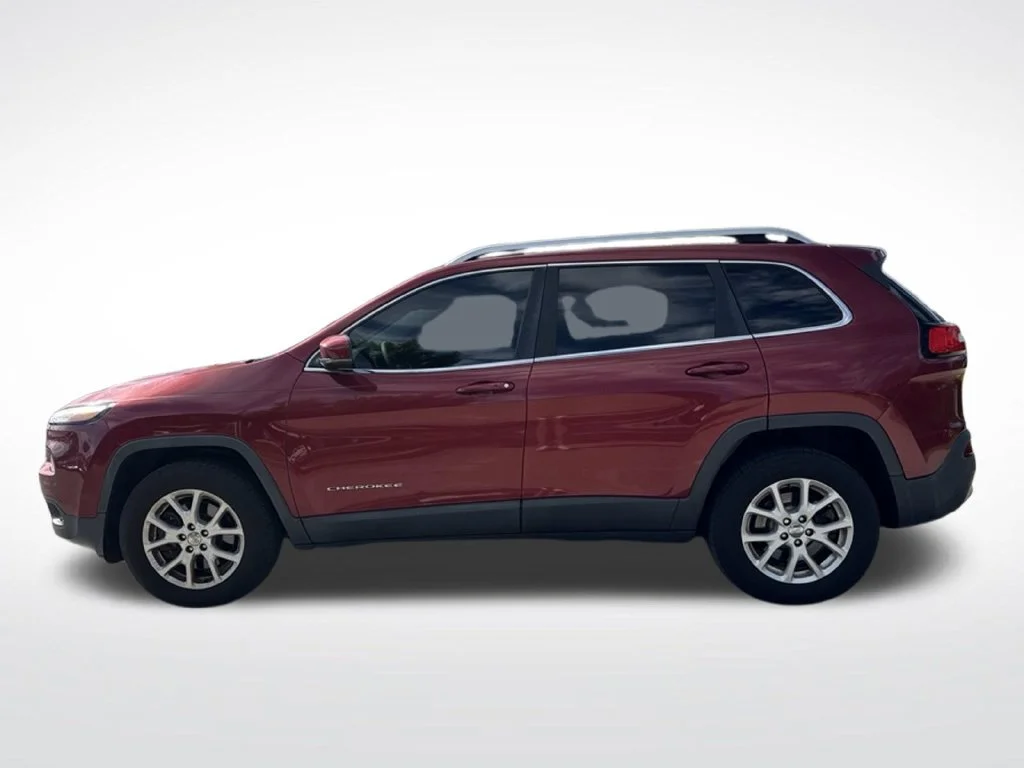 Used 2015 Deep Cherry Red Crystal Jeep Latitude image 8