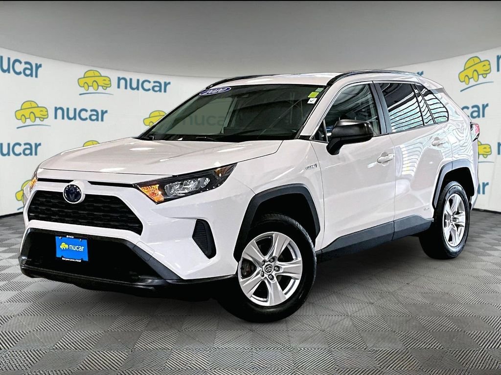Used 2020 White Toyota LE image 3