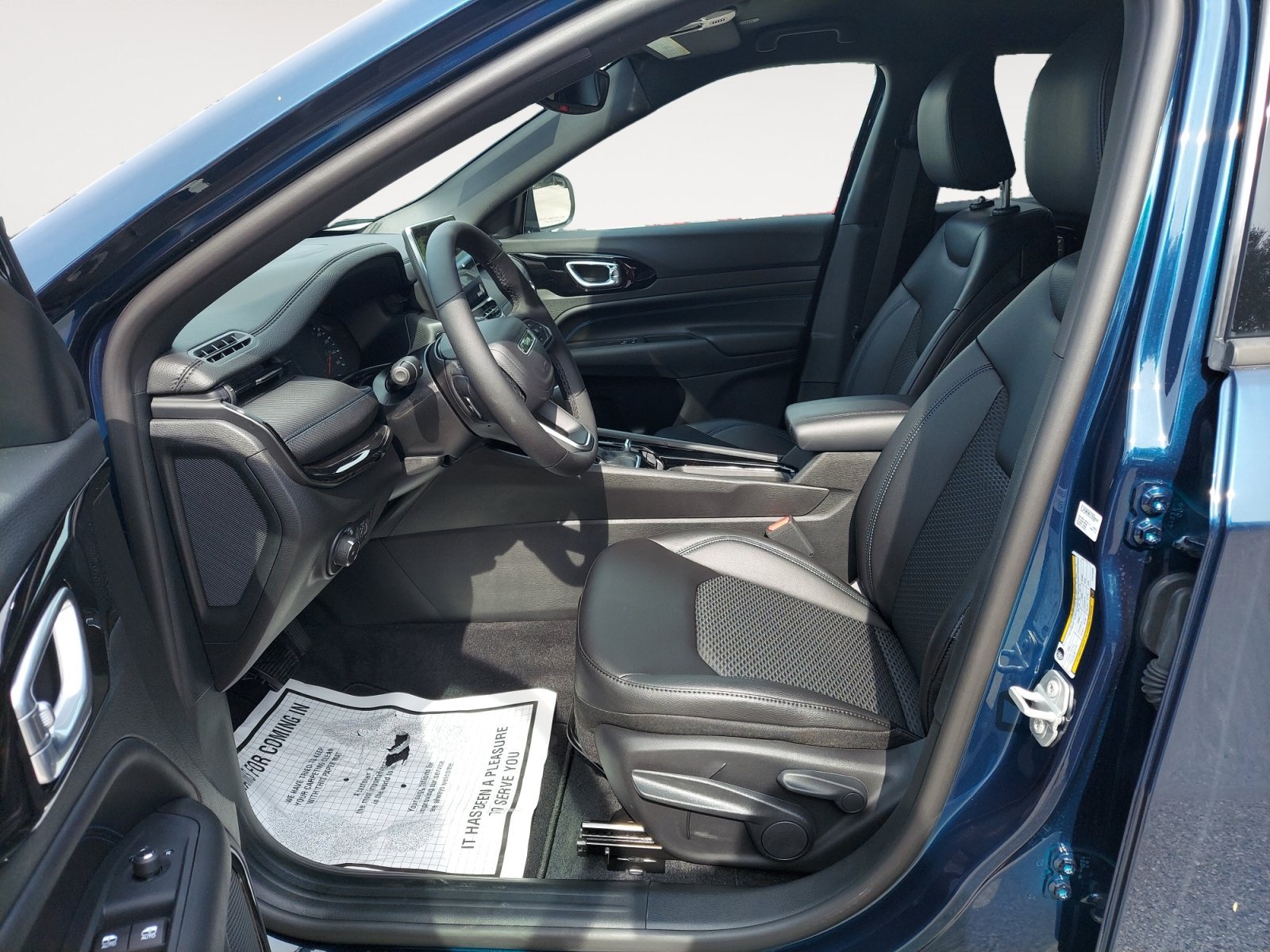 New 2026 Fathom Blue Pearl Coat Jeep Latitude Altitude image 21
