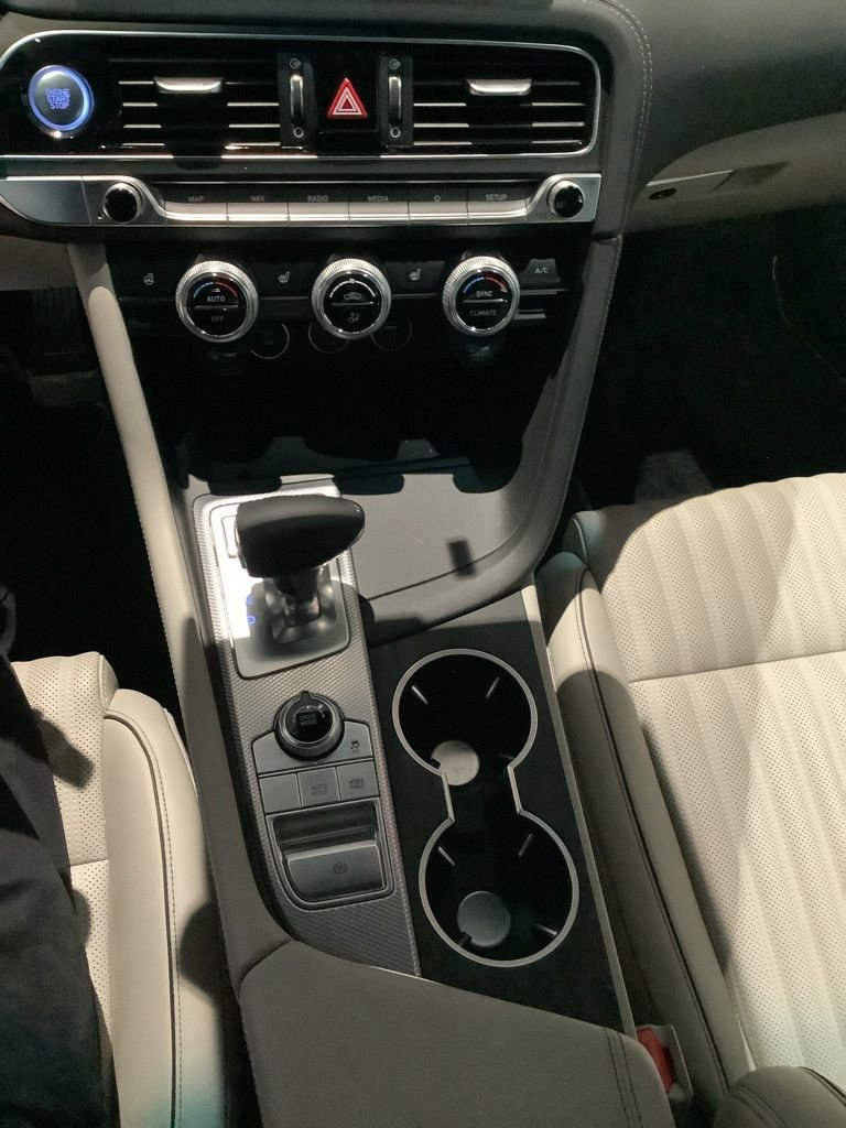 2023 GENESIS G70 Standard - Photo 10