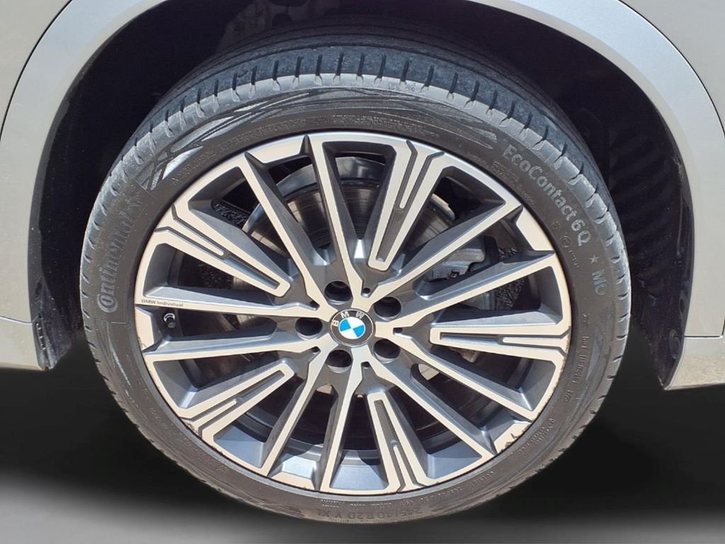 Used 2023 Silver BMW xDrive28i image 10