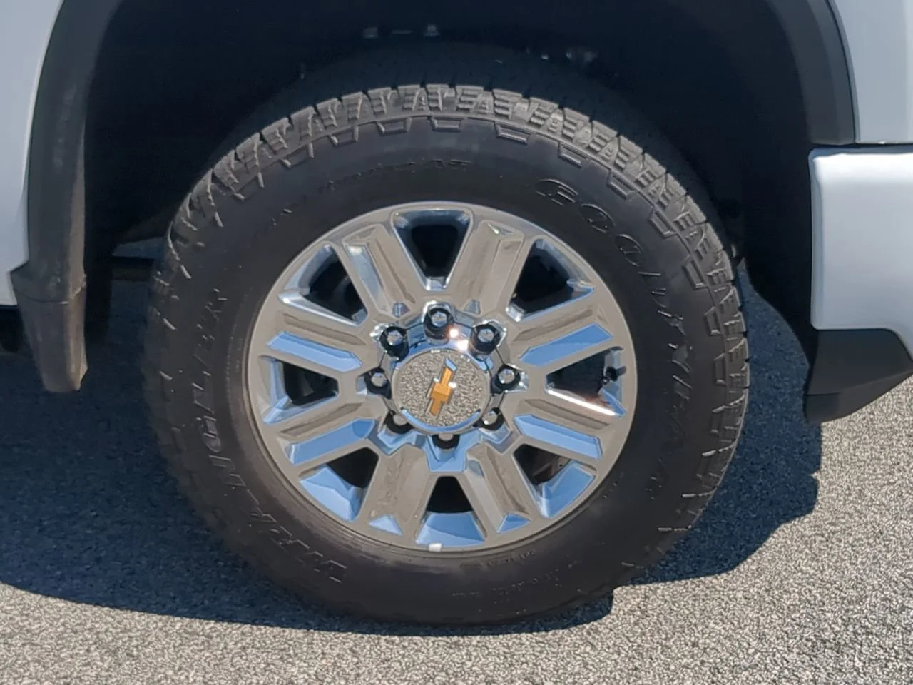 Used 2025 Summit White Chevrolet High Country image 10