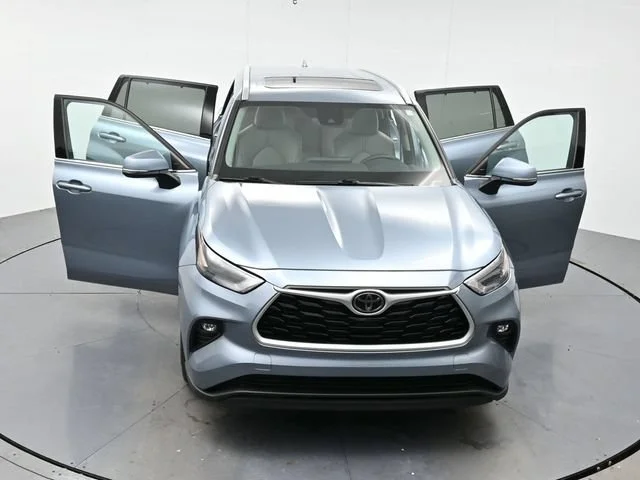 Used 2022 Moon Dust Toyota XLE image 45
