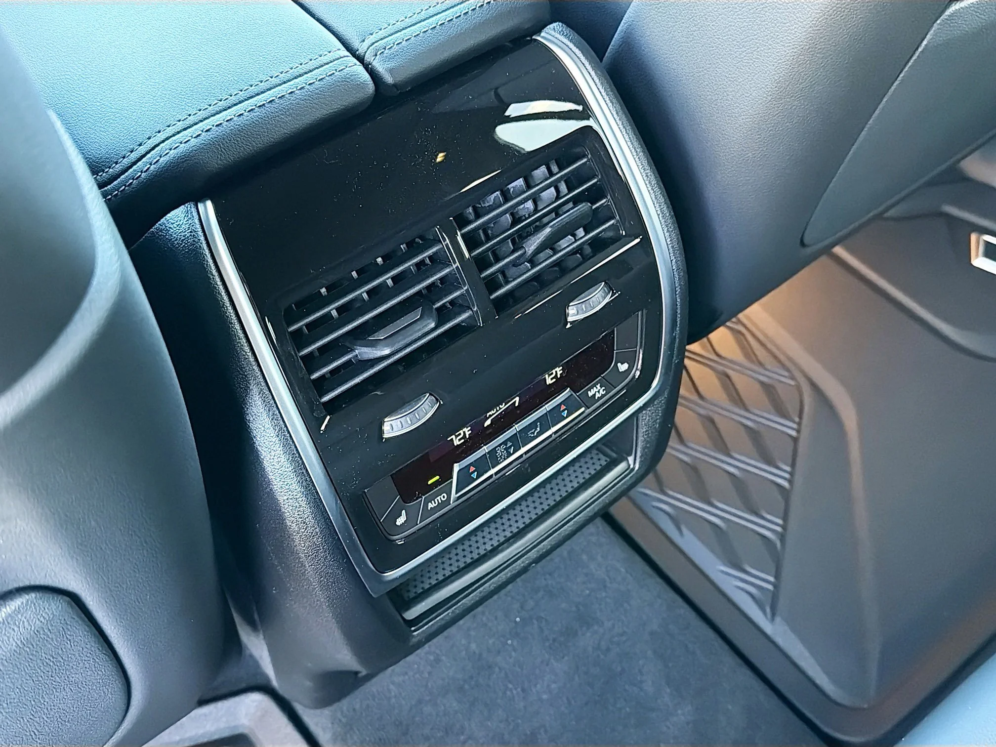 New 2026 Skyscraper Grey Metallic BMW sDrive40i image 20