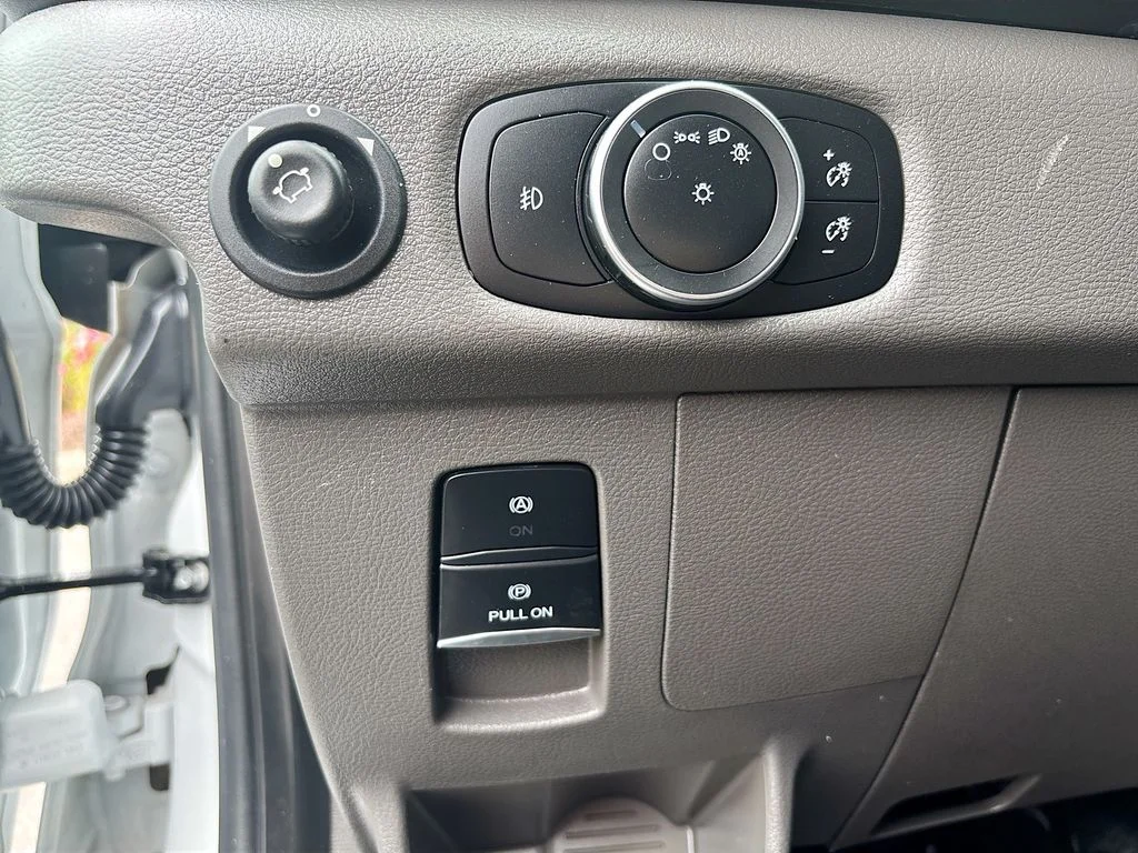 Used 2025 Oxford White Ford Base image 32