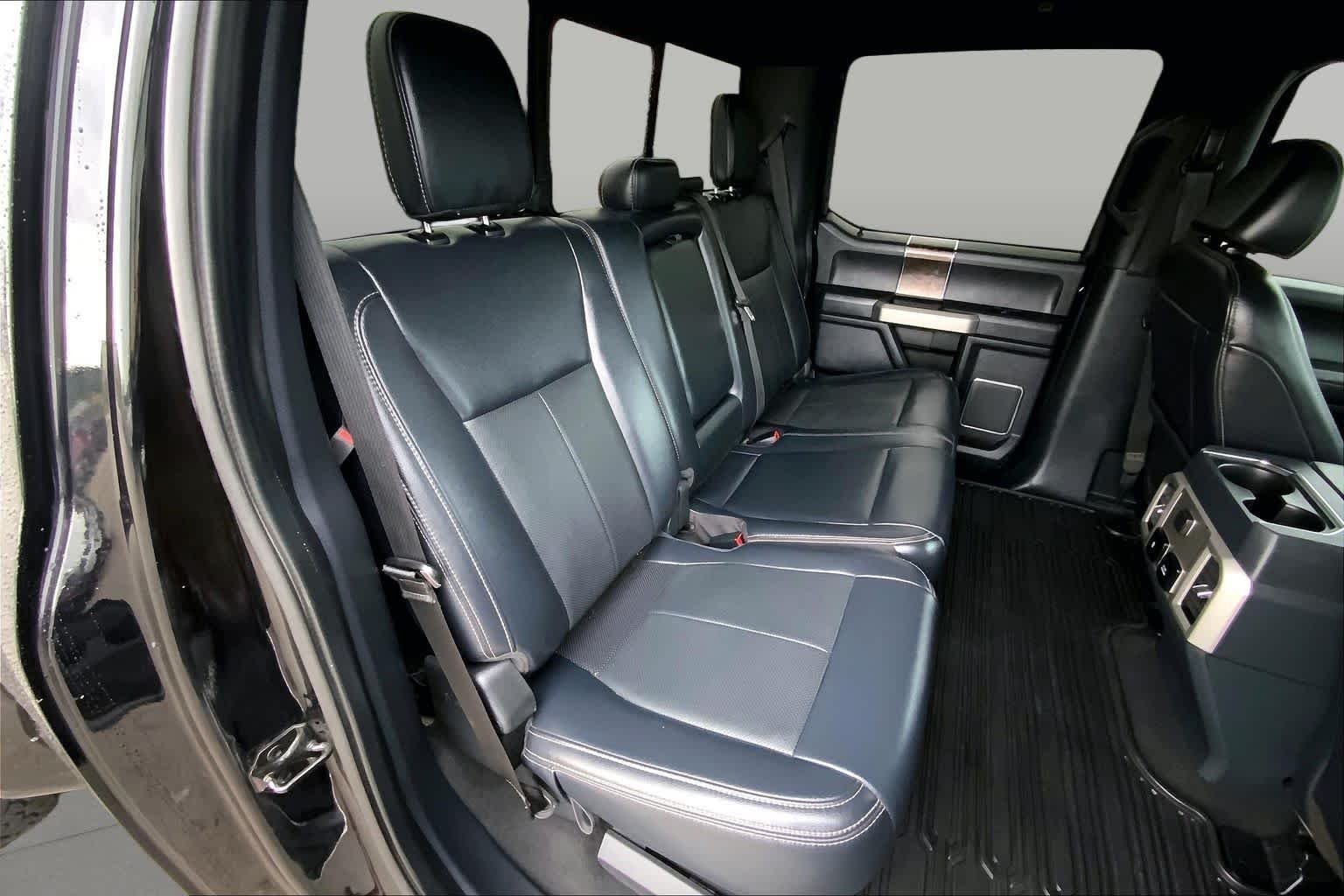 Used 2022 Agate Black Metallic Ford F-450 Pickup LARIAT image 18