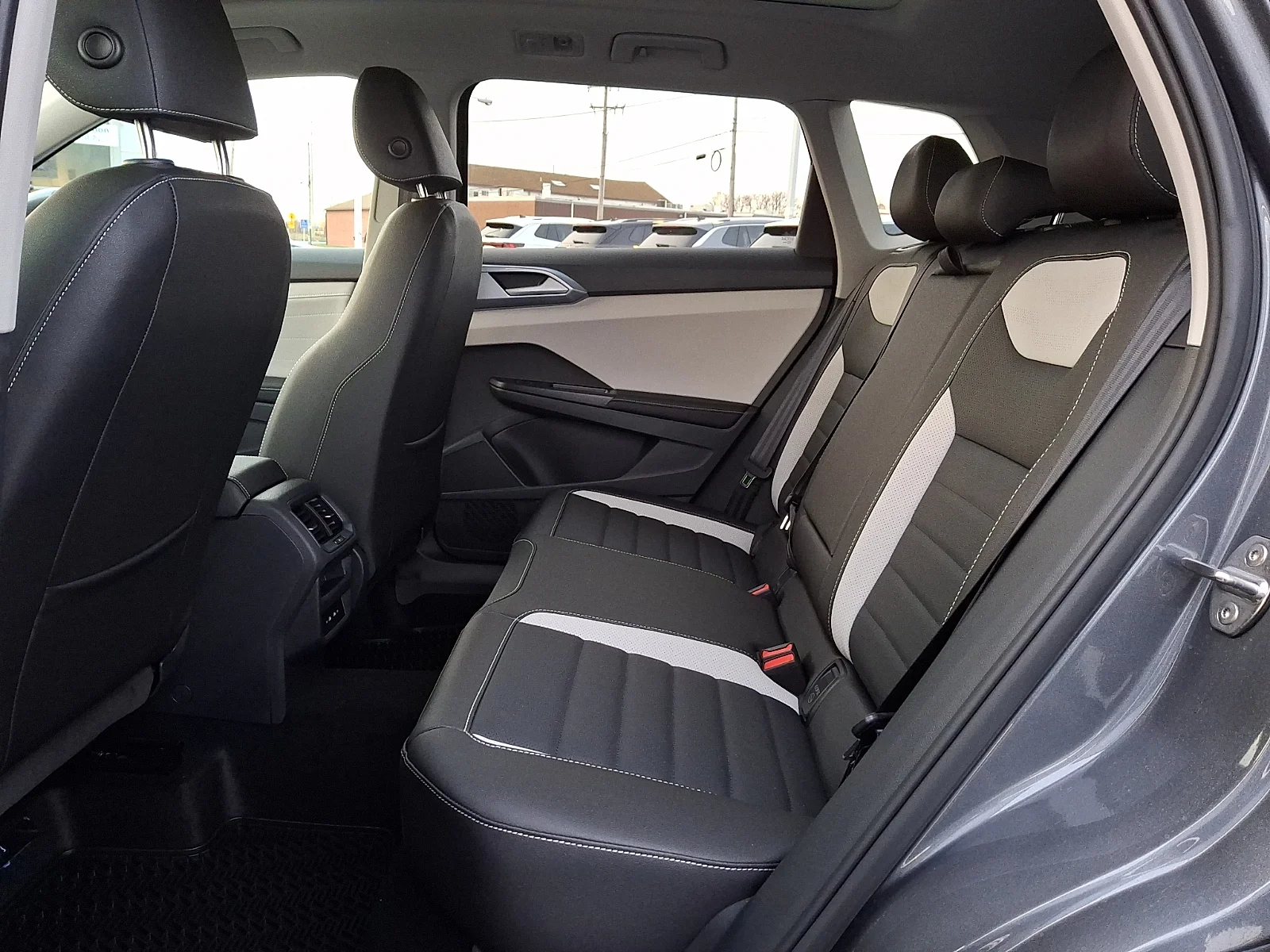 New 2026 Platinum Gray Metallic - 2R2R Volkswagen SEL image 6