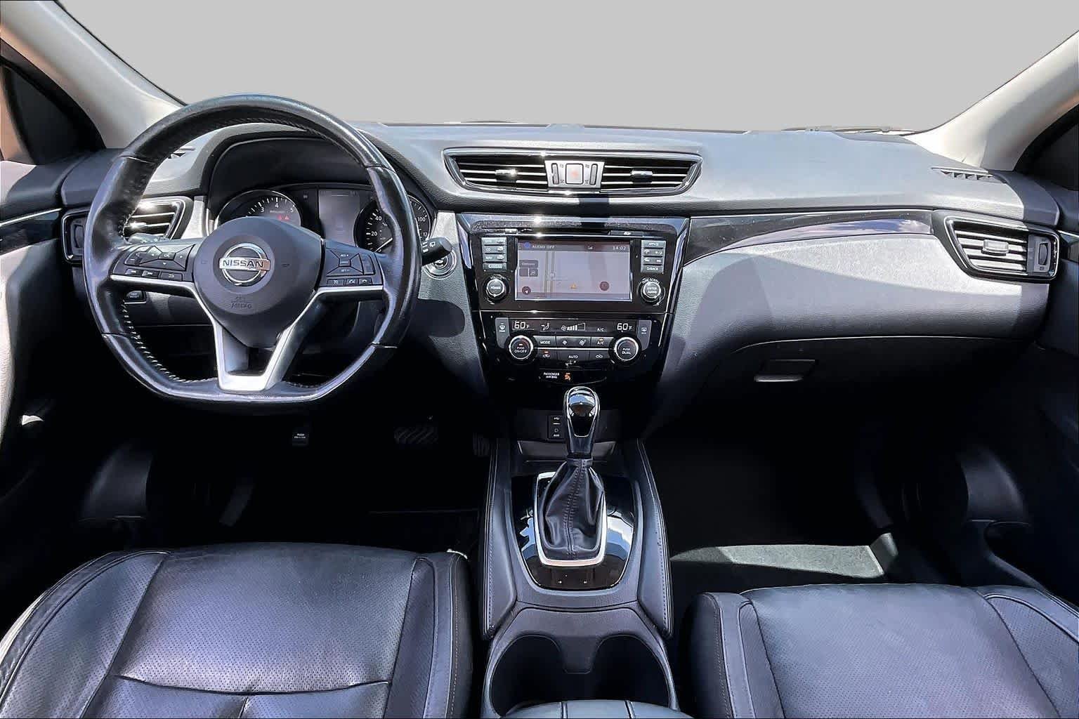 Used 2017 Pearl White Nissan SL image 13