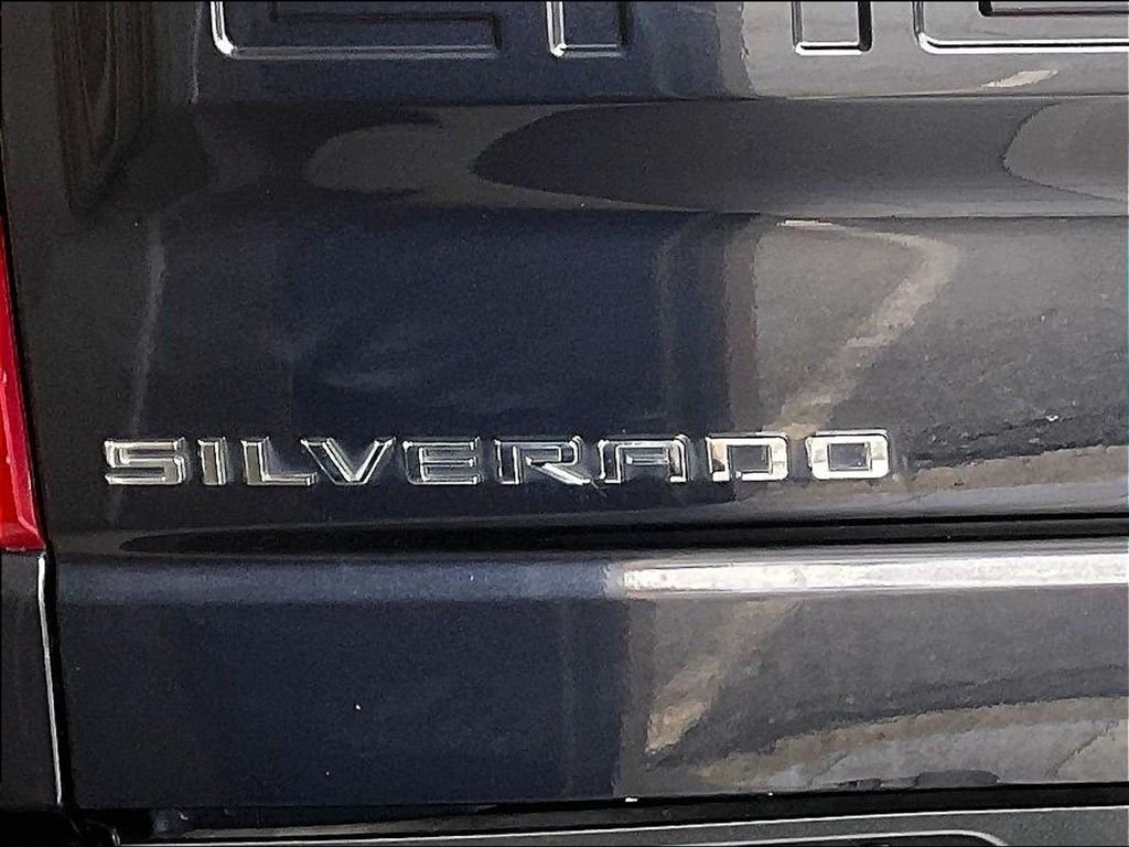 Used 2022 Gray Chevrolet LT image 27