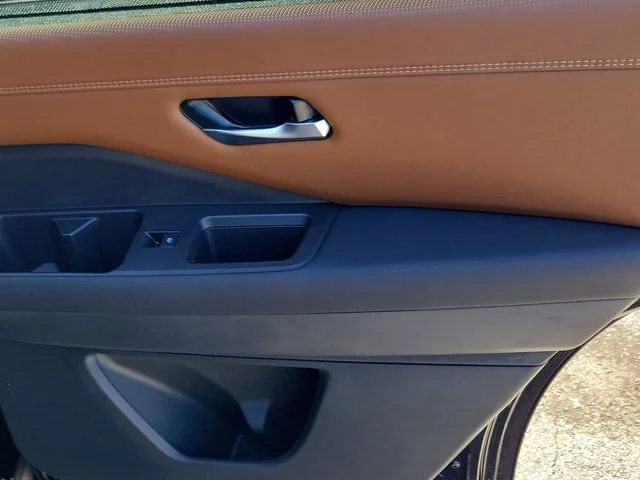 New 2026 Gray Nissan Platinum image 31
