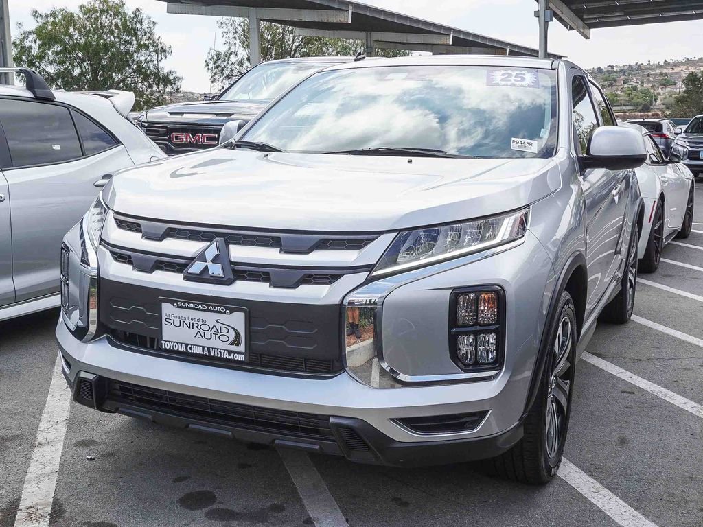 Used 2025 Silver Mitsubishi 2.0 ES image 3