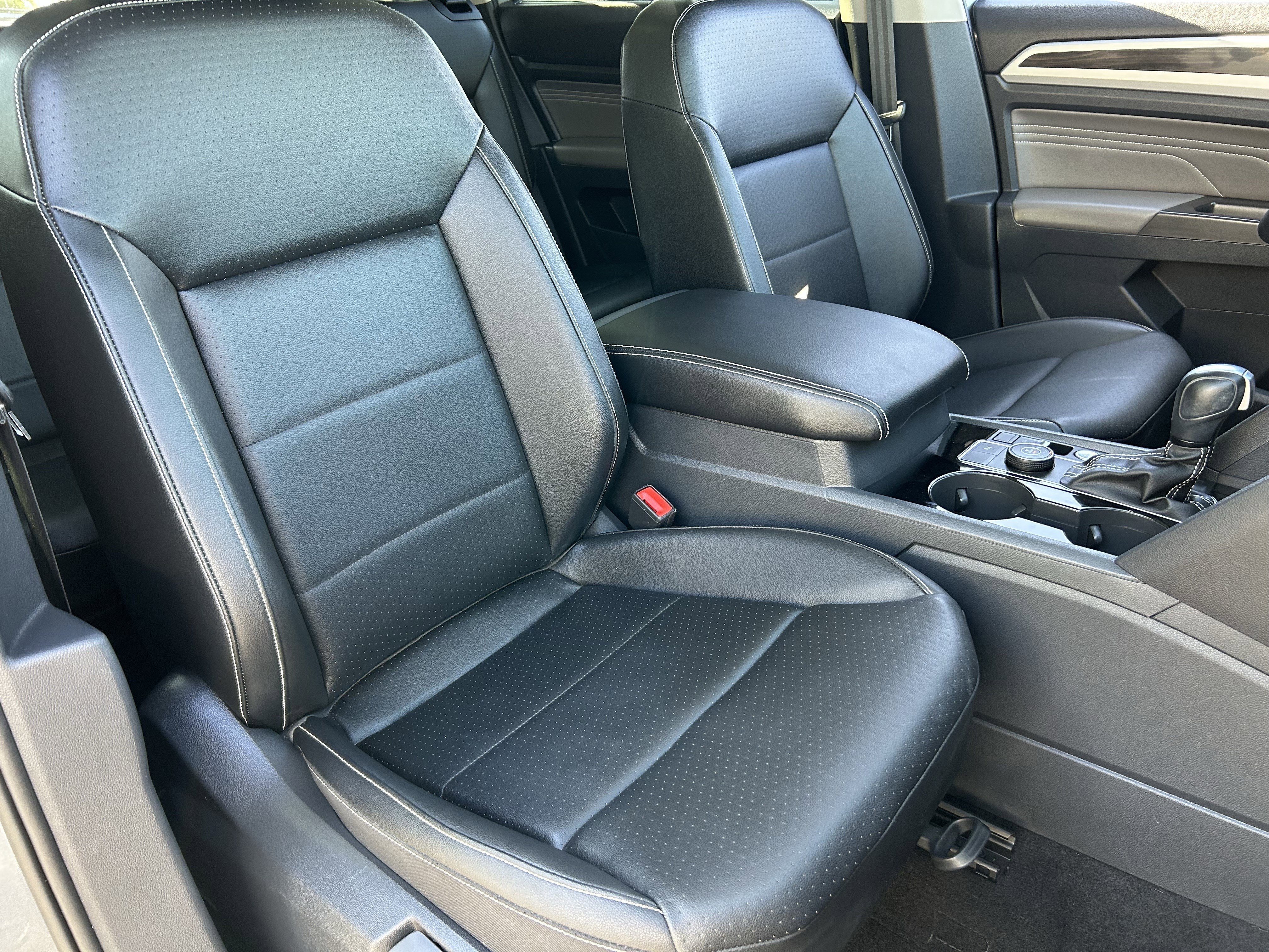 Used 2023 Platinum Gray Metallic Volkswagen 2.0T SE w/Technology image 8