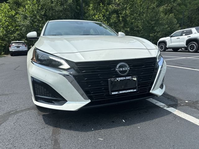 Certified Used 2023 White Nissan 2.5 SV image 11