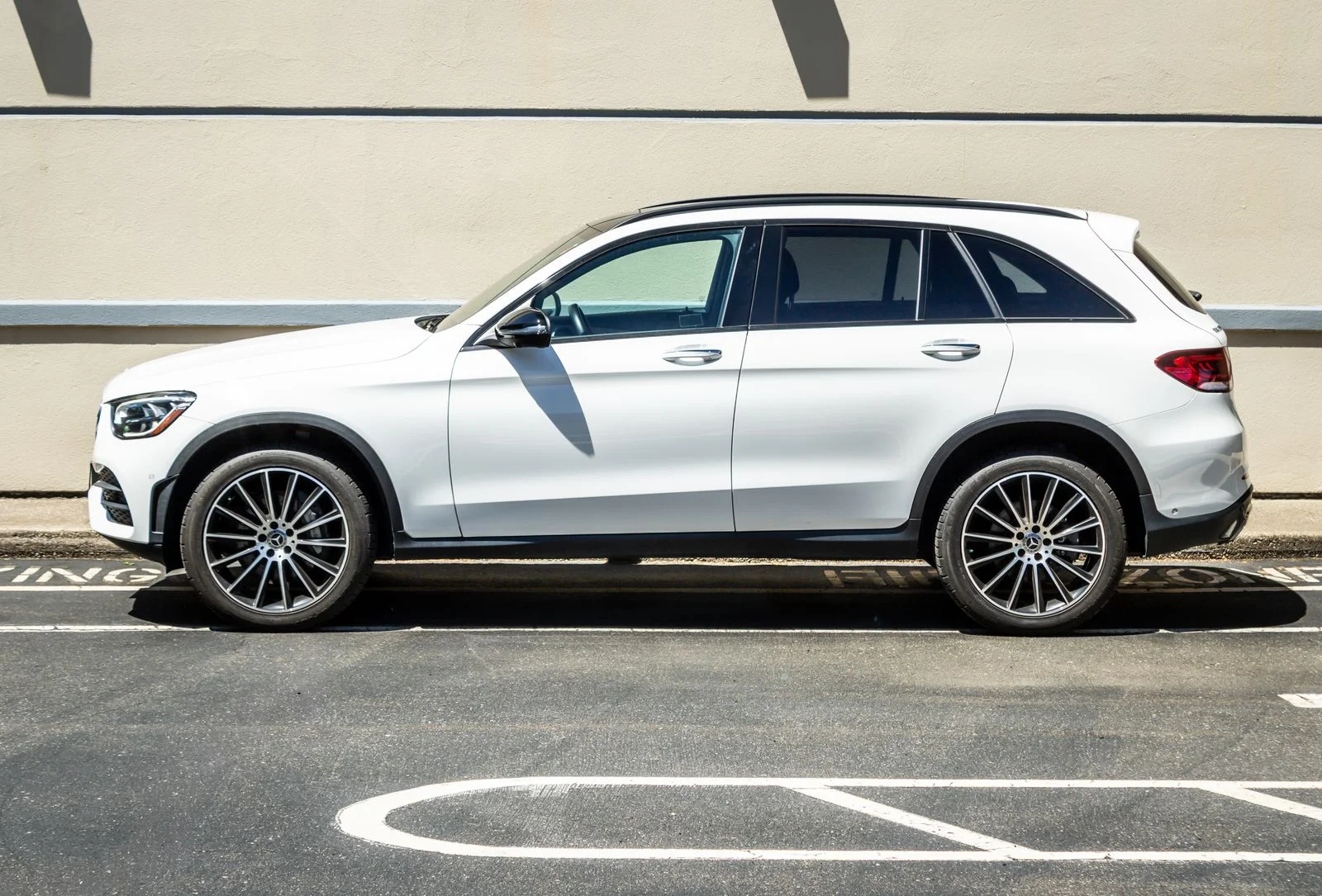 Used 2022  Mercedes-Benz GLC 300 image 4