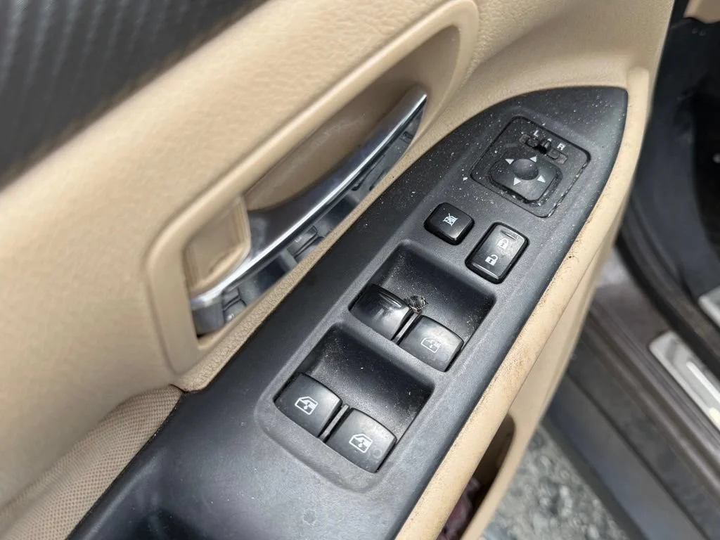 Used 2017  Mitsubishi SE image 20