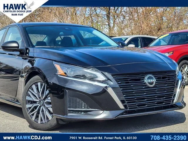 Used 2024 Nissan Altima SV with VIN 1N4BL4DV5RN305173 for sale in Forest Park, IL