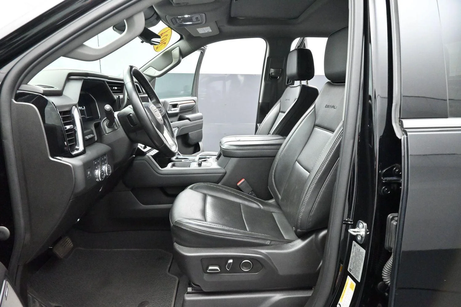 Used 2024 Onyx Black GMC Denali image 13