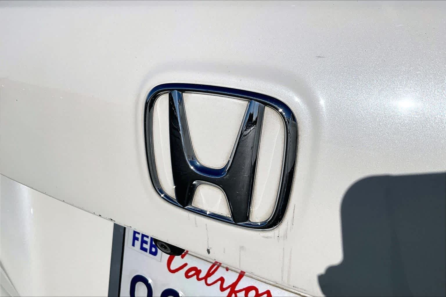 Used 2017 White Diamond Pearl Honda EX image 30