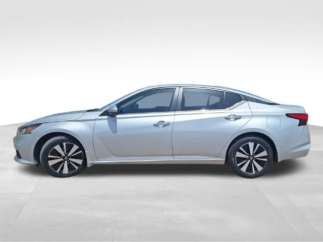 Used 2022 Silver Nissan 2.5 SV image 5