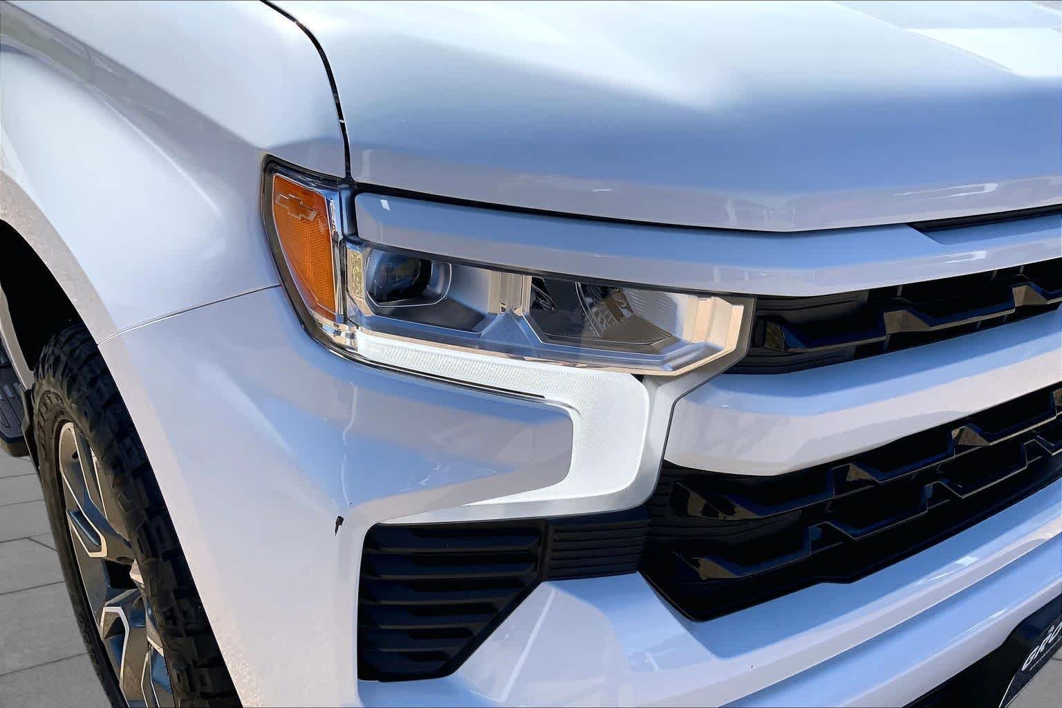Used 2025 Summit White Chevrolet RST image 28