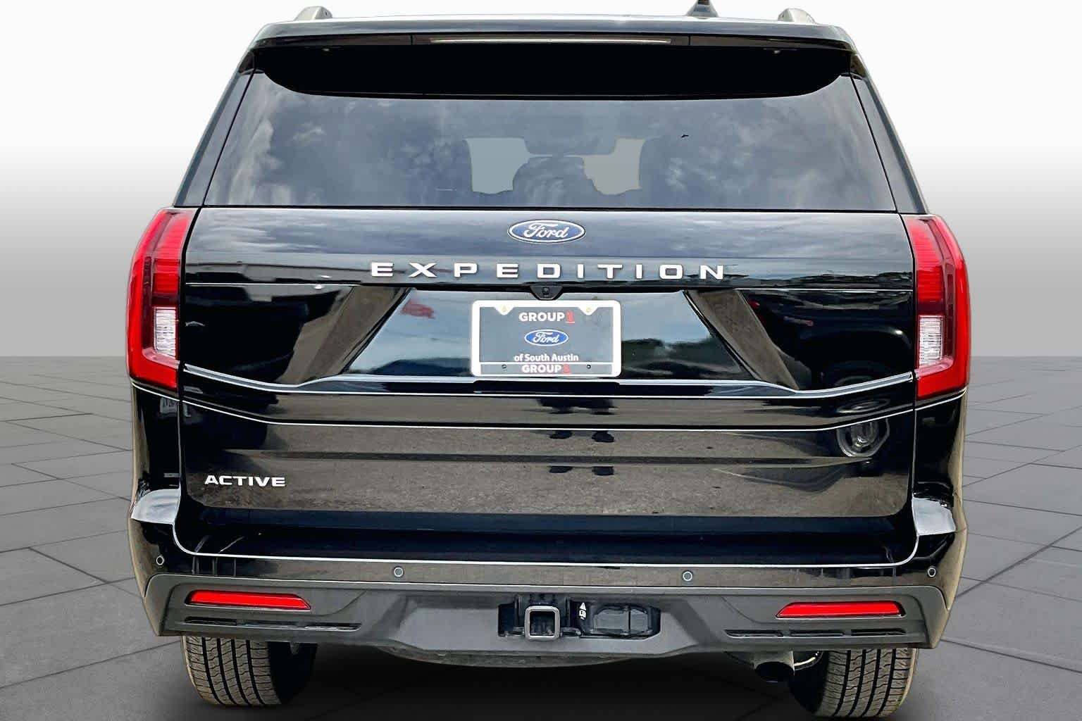 Used 2025 Agate Black Metallic Ford Active image 5
