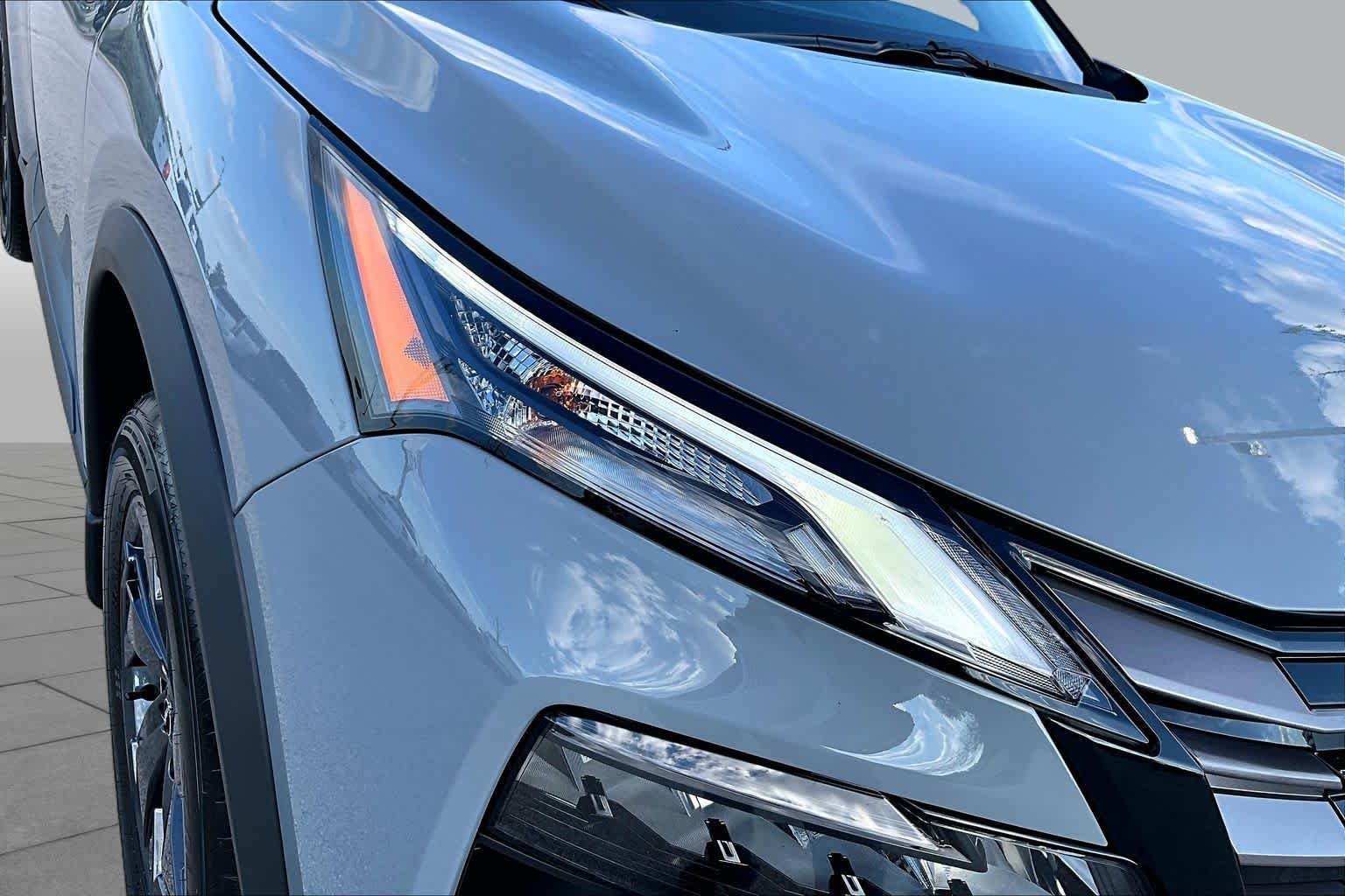 New 2027 Boulder Gray Pearl Nissan SV image 13