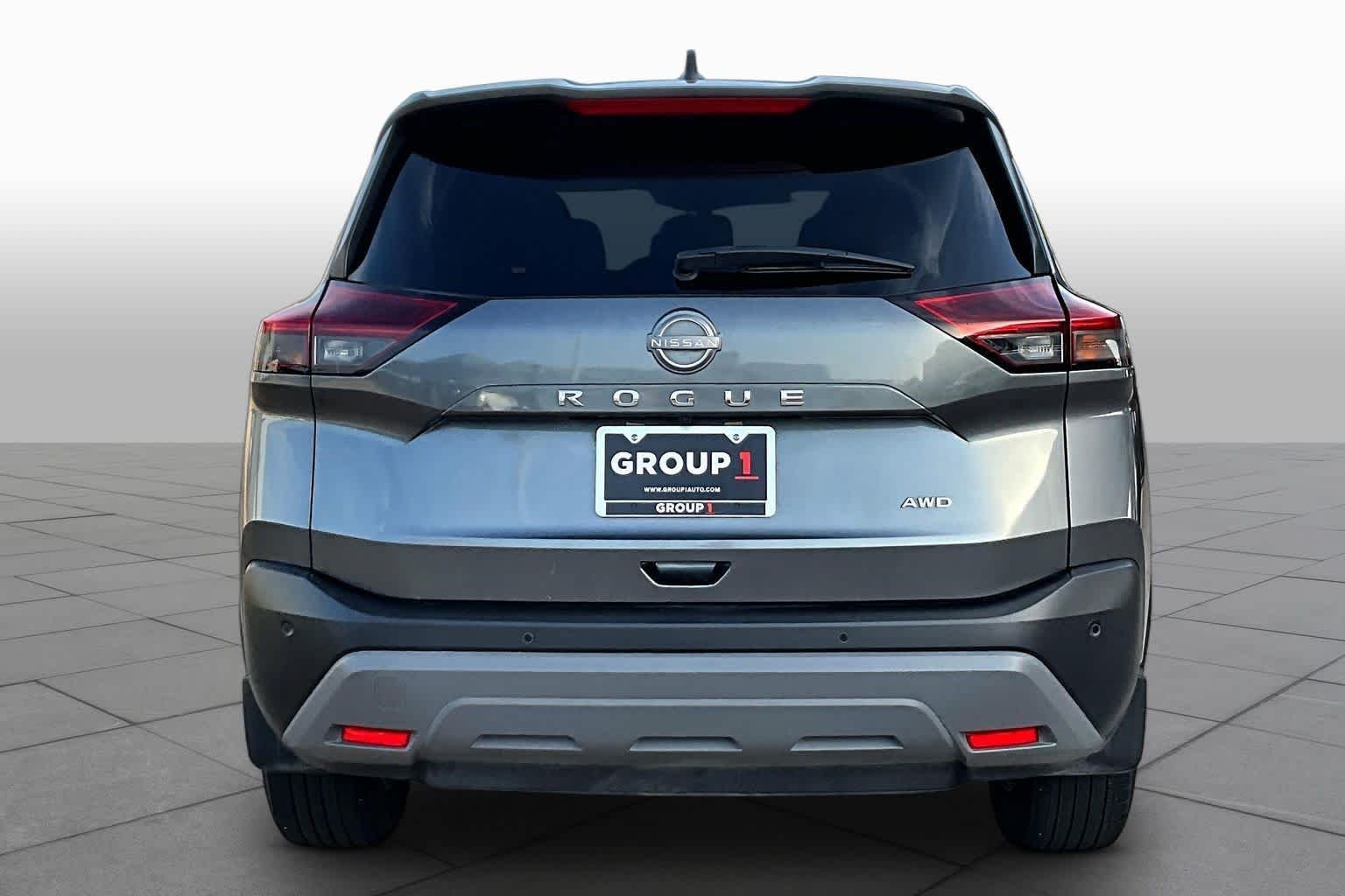 Certified Used 2023 Gun Metallic Nissan S image 4