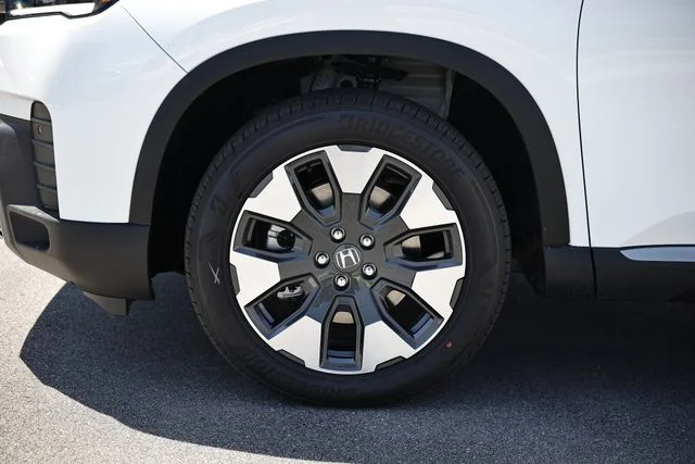 New 2026 Platinum White Pearl Honda Touring image 6