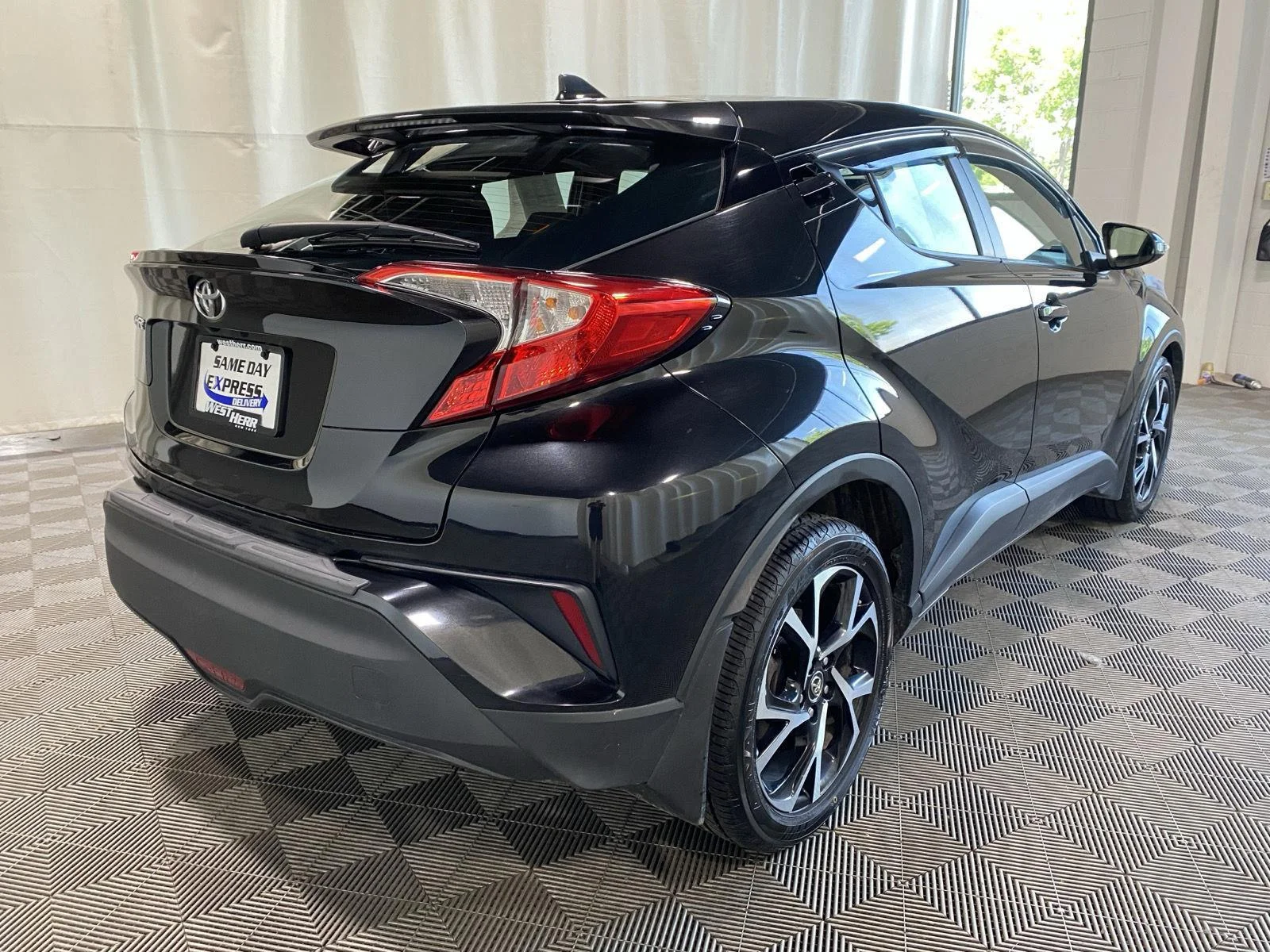 Used 2018 Black Sand Pearl Toyota XLE Premium image 13