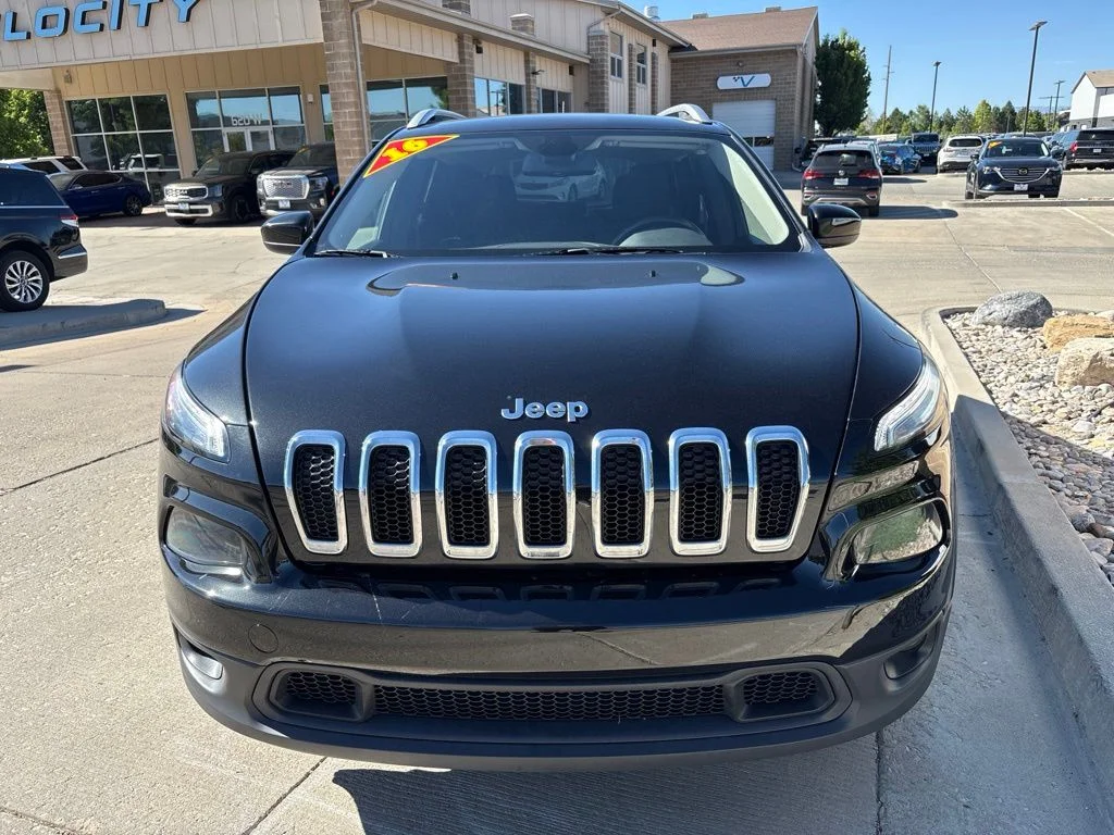 Used 2016 Black Jeep Latitude image 2