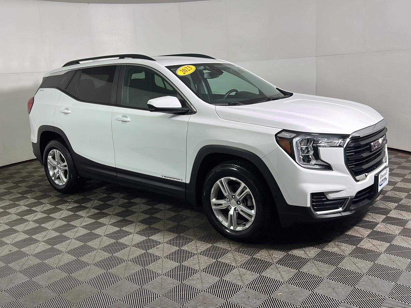 Used 2023 Summit White GMC SLE image 5