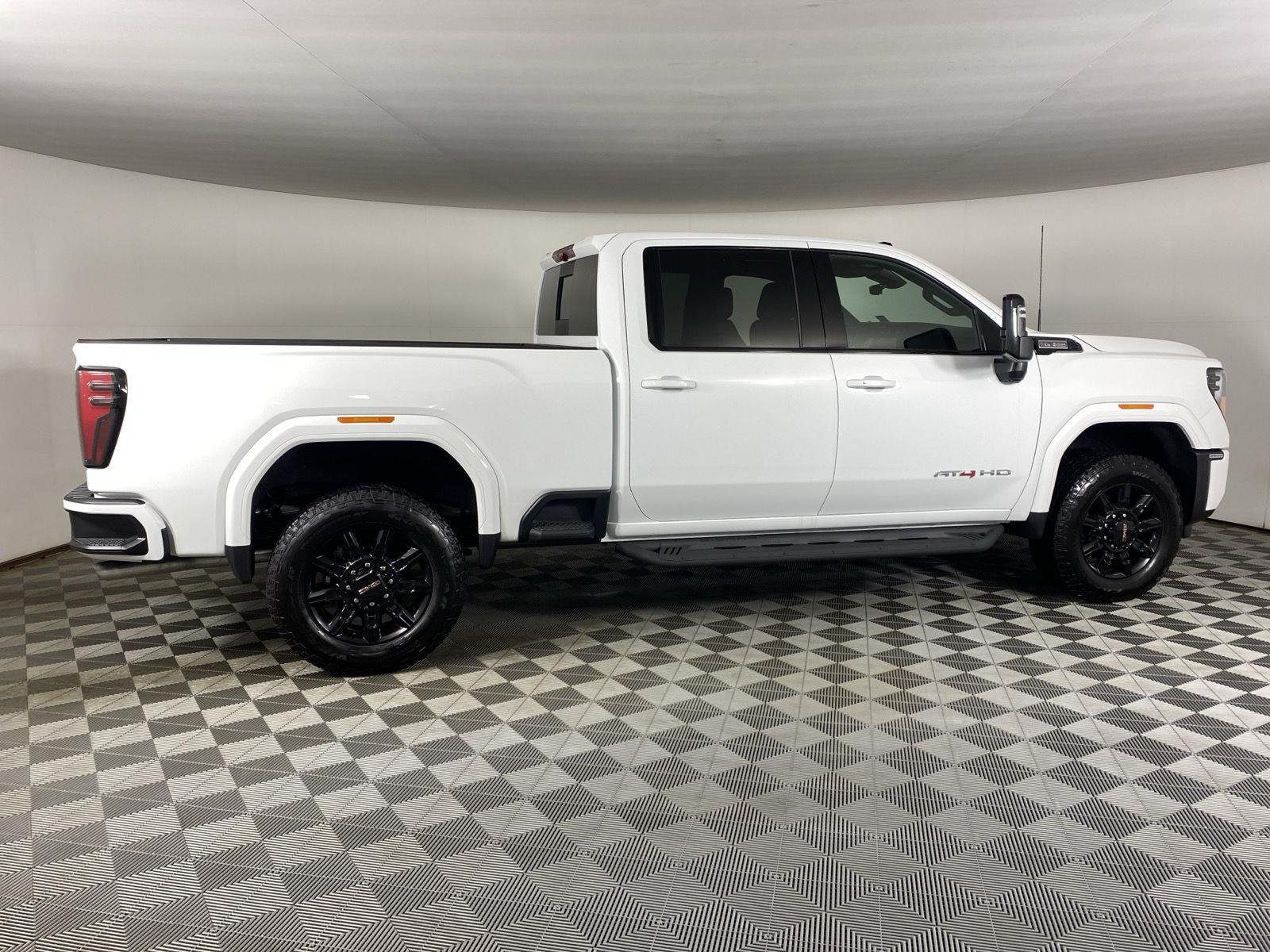 Used 2025 Summit White GMC AT4 image 8