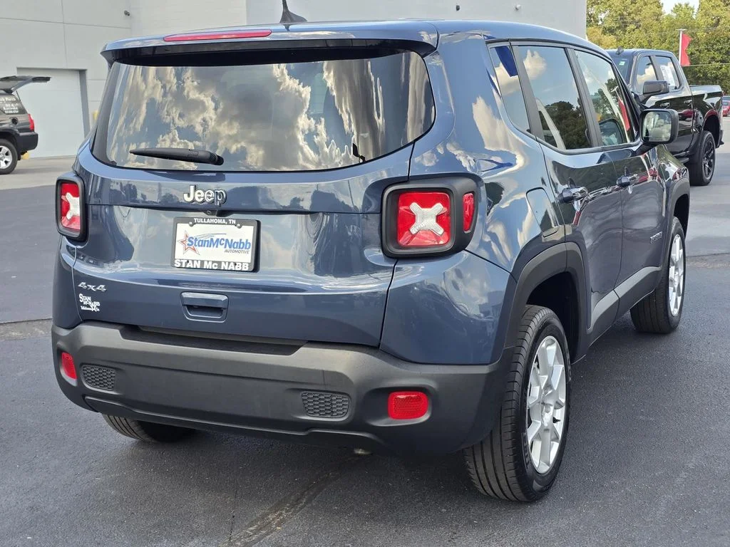 Used 2023 Slate Blue Pearlcoat Jeep Latitude image 7