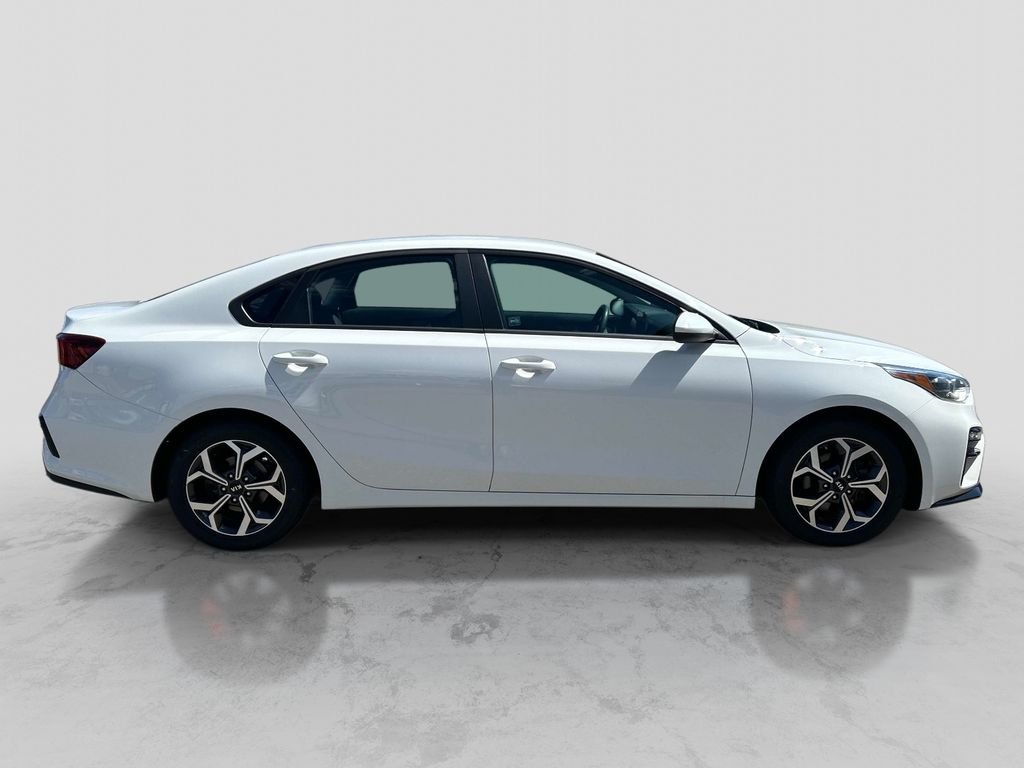 Used 2021 White Kia LXS image 6