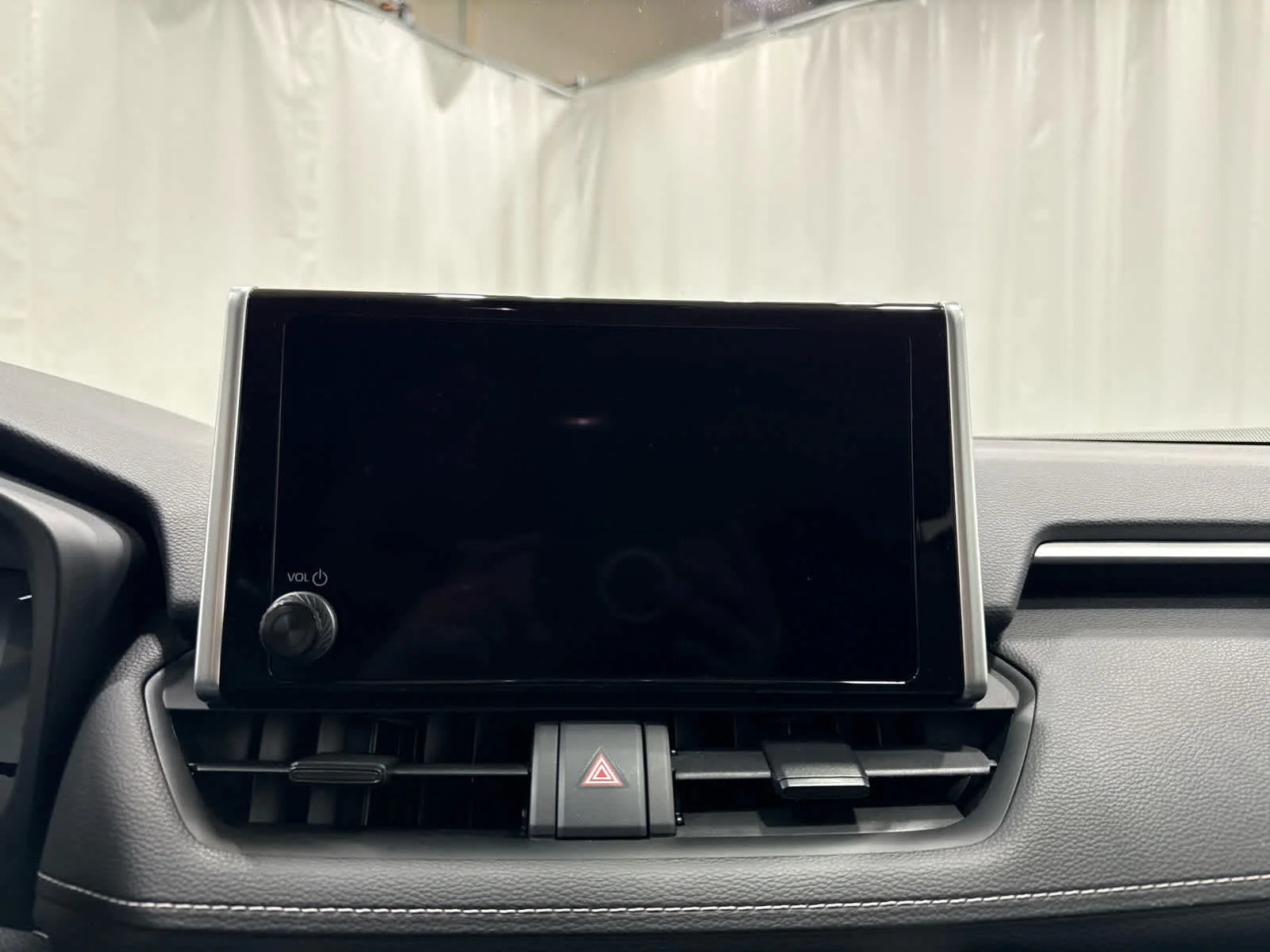Used 2023 Whi/white Toyota XLE image 17