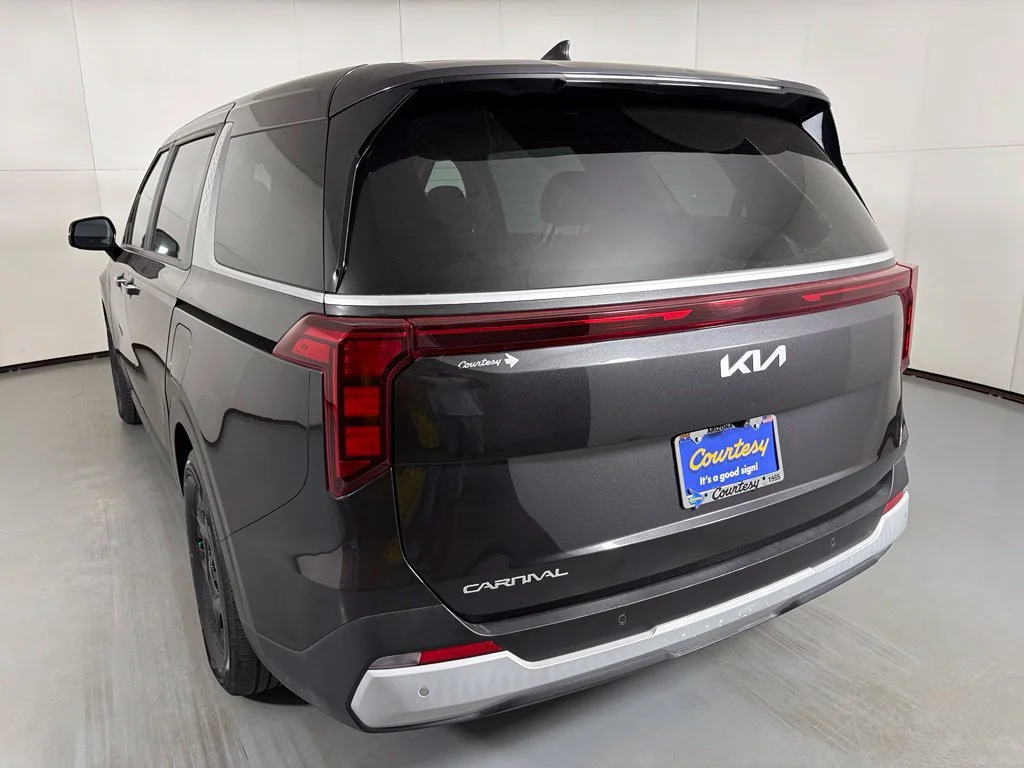 Used 2025 Gray Kia LXS image 6