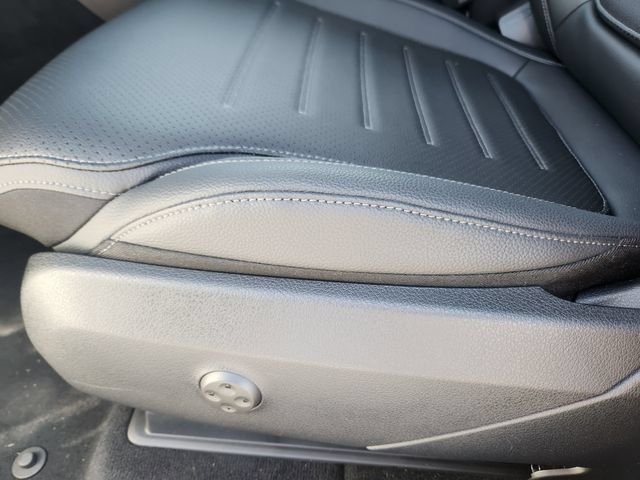 Certified Used 2026  Mercedes-Benz GLC 300 image 9