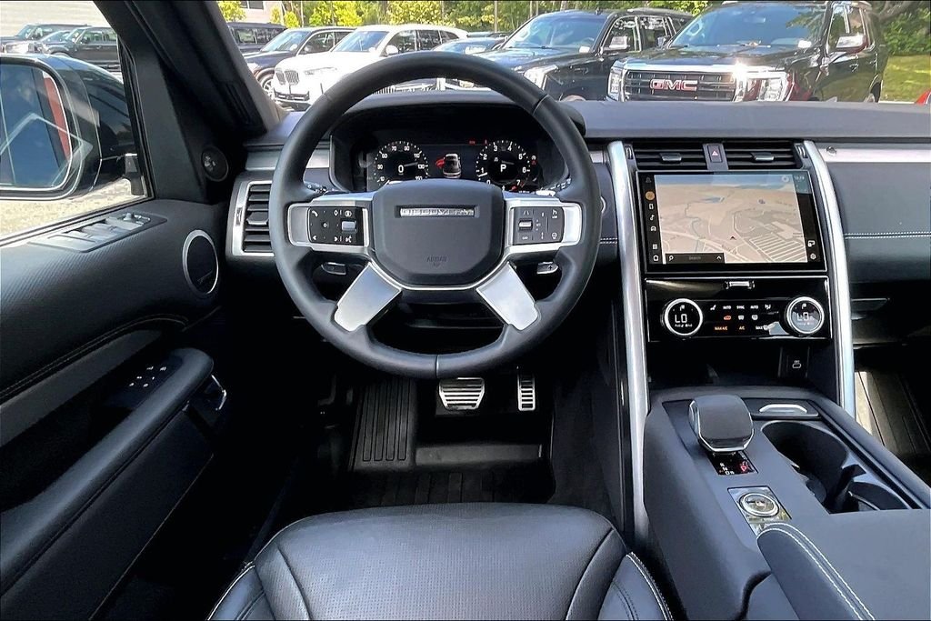 Used 2025 Blue Land Rover Dynamic SE image 5