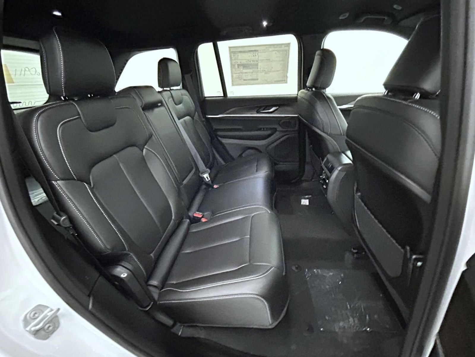 New 2026 Bright White Clear-Coat Exterior Paint Jeep Limited image 18