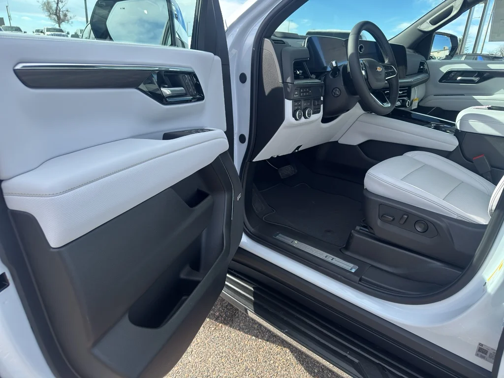 2026 Chevrolet Suburban Premier - Photo 11