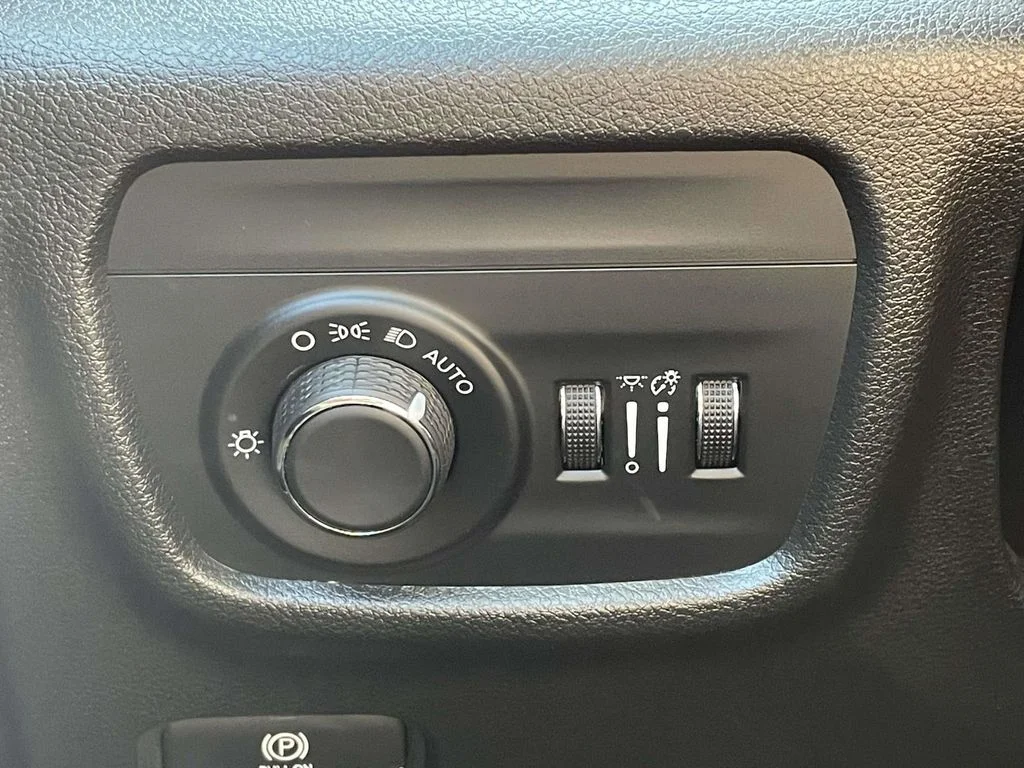 Used 2024 White Jeep Altitude X image 29