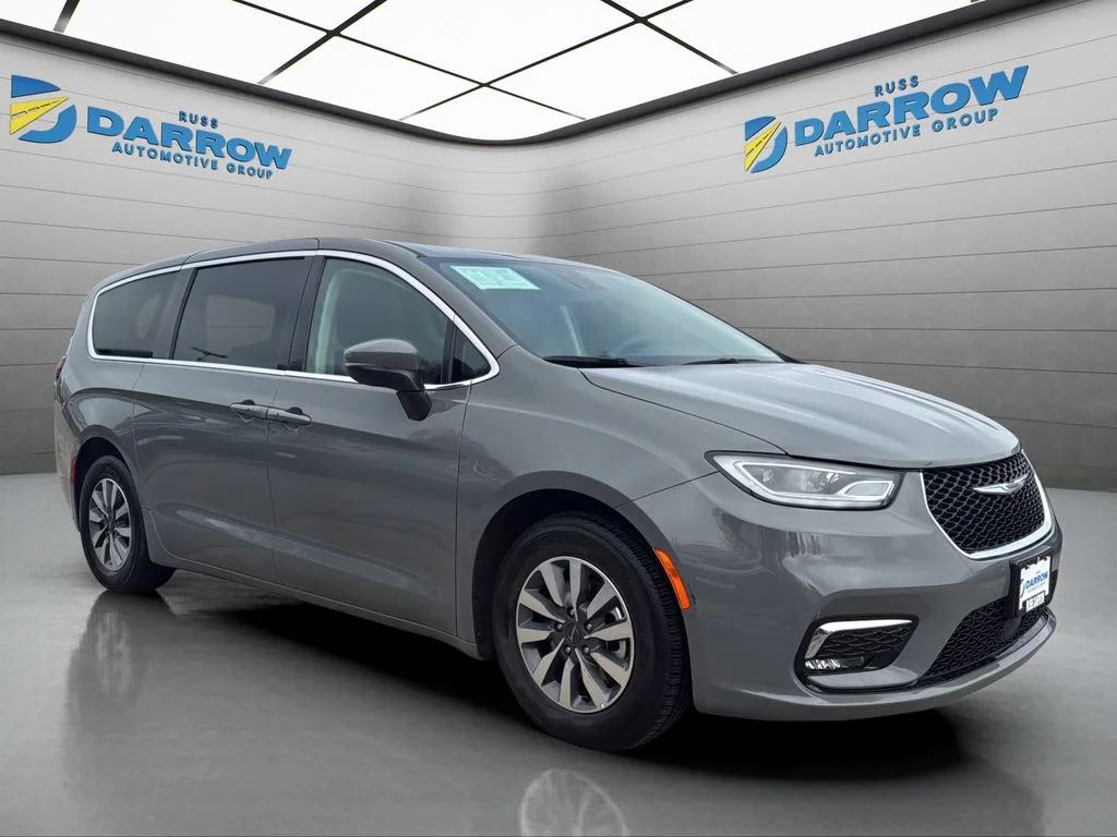 Used 2023 White Chrysler Touring L image 7